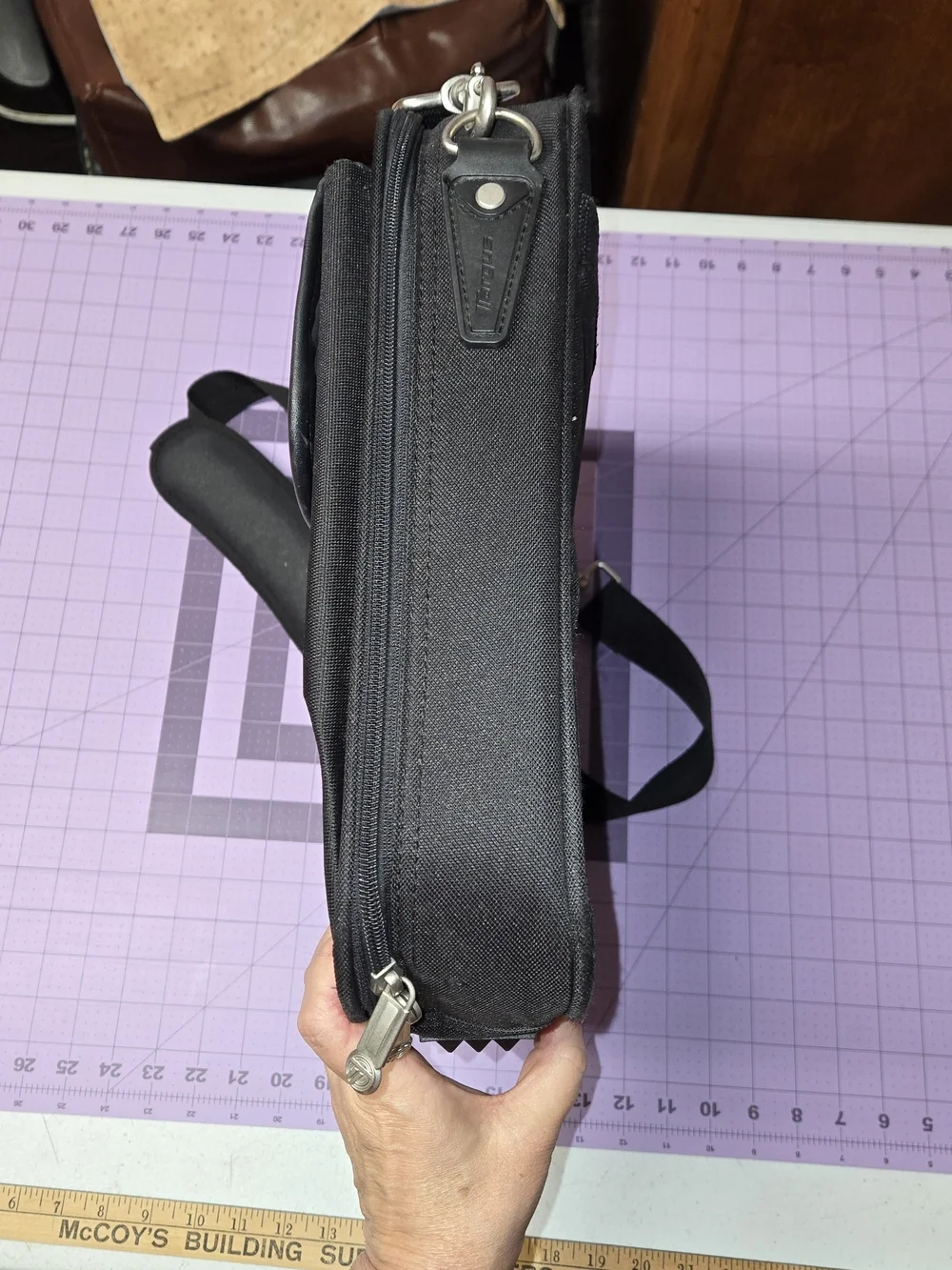Targus Black Laptop Briefcase Messenger Bag Padded 15